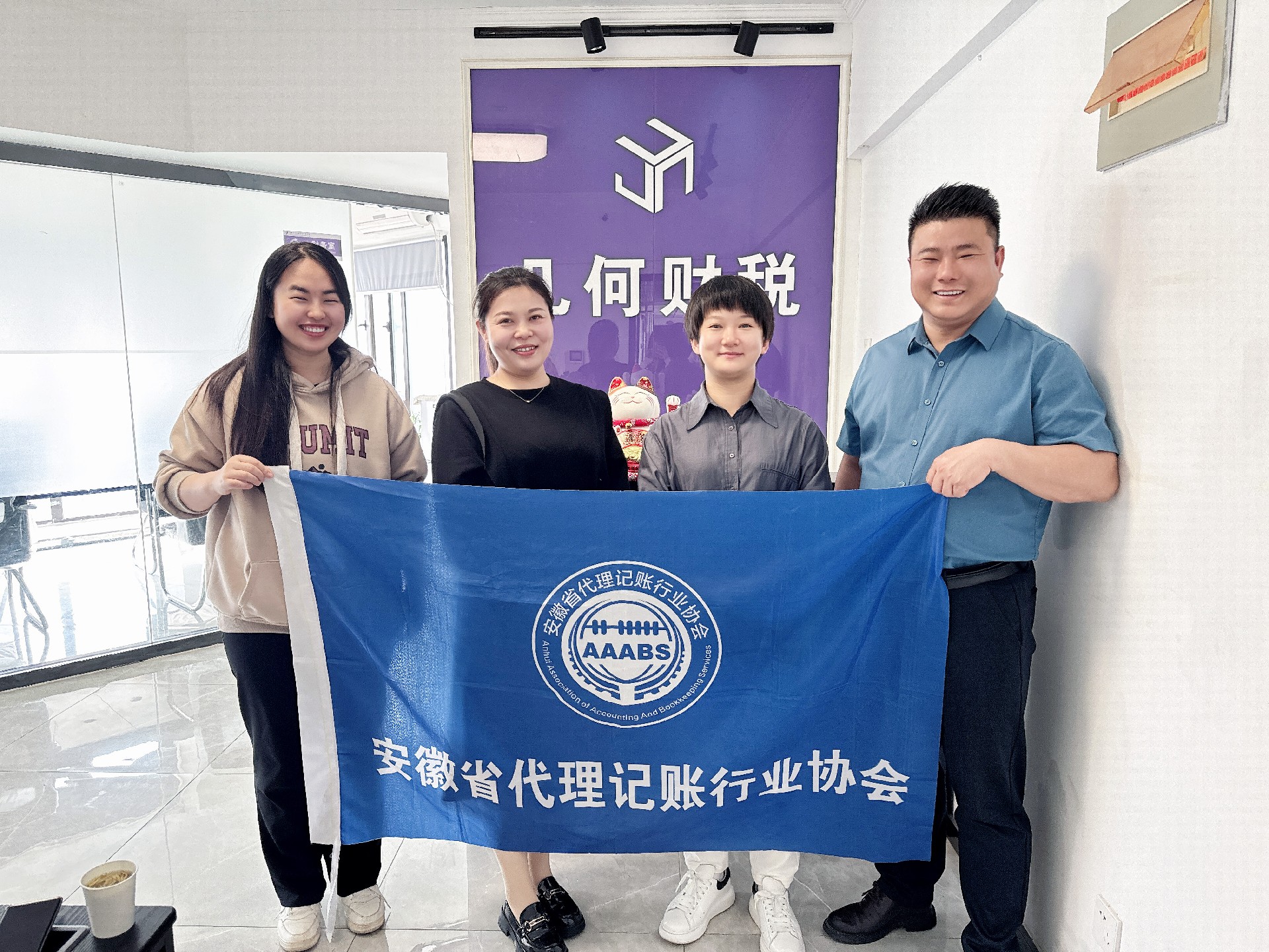 微信图片_20240418113237_副本.jpg